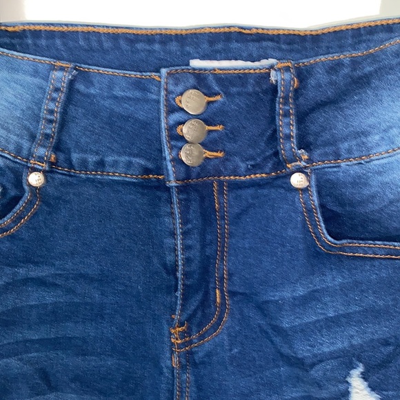 Between Us Ripped Jeans - Picture 4 of 5